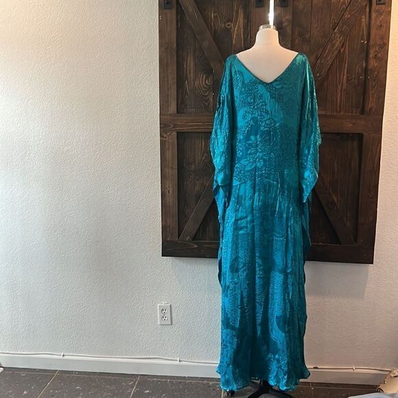Badgley Mischka Collection Turquoise
Caftan Dress Sz- Medium Rare - Picture 9 of 16